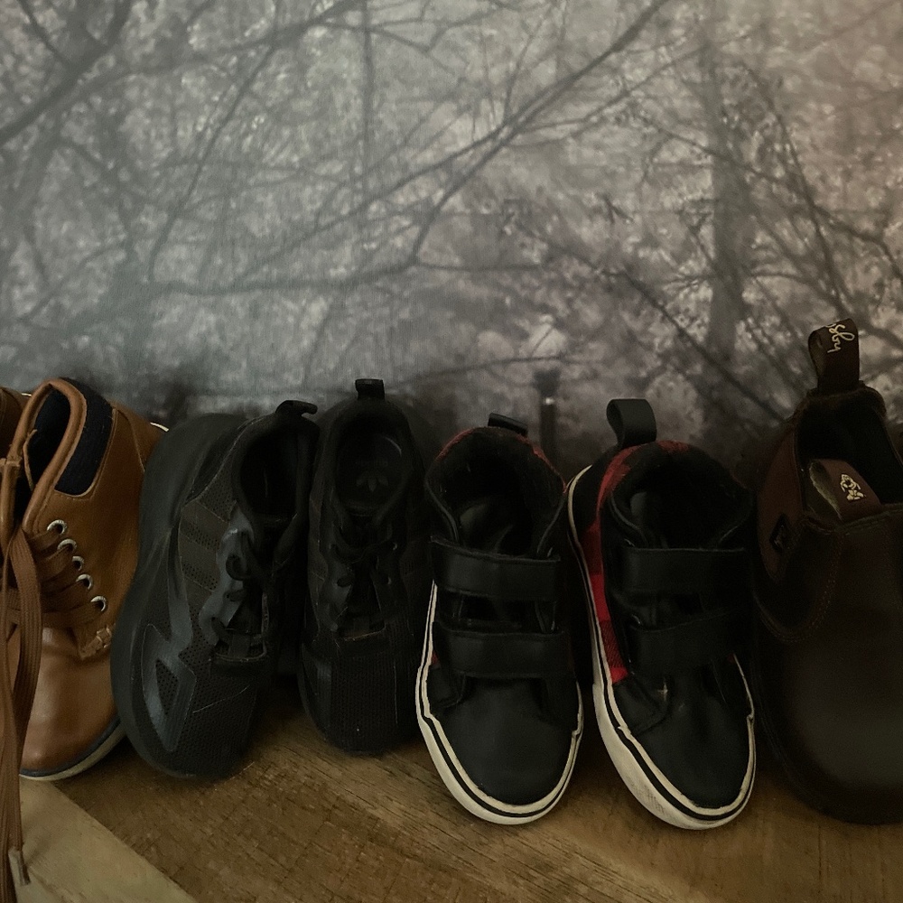 Bundle deal Kids shoes size 8 to 9 toddler